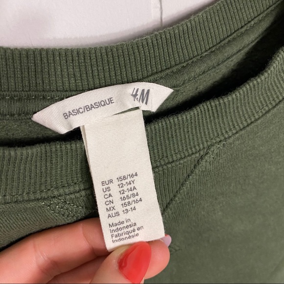🛍2/$20: H&M Youth Basic Olive Green Sweater - Picture 4 of 8